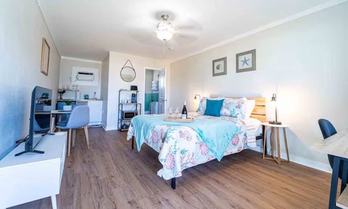 Bahama Beach Apartment | Relax & Unwind | Play in the Sand, not snow!