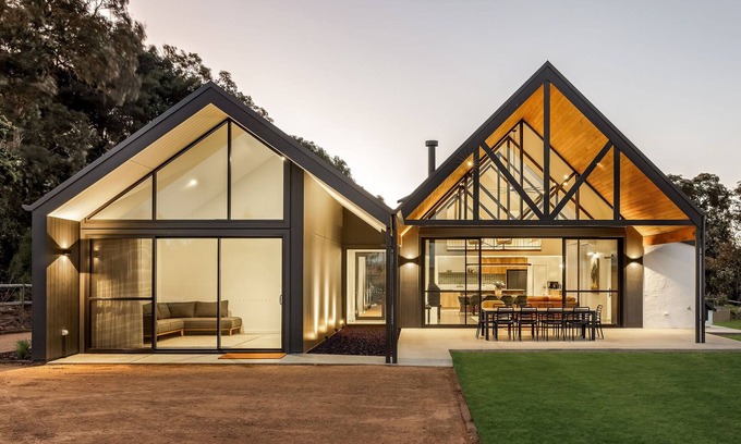 Cowaramup House | Relax with rural and luxury living in this 4 bedroom home. Close to beach.
