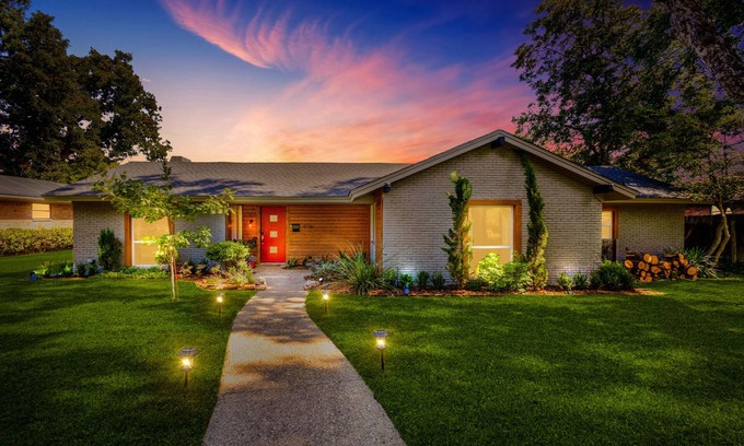 Lake Highlands Villa | Relax with Style - Great Location and Amenities