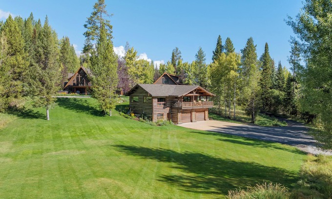 Wilson House | Relax with the whole family at The Fox Den in Wilson.