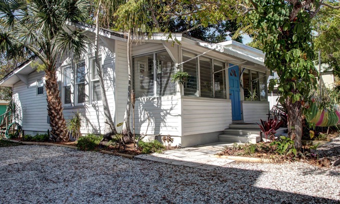Bradenton Beach Cottage | Relaxed Quiet Private Get Away