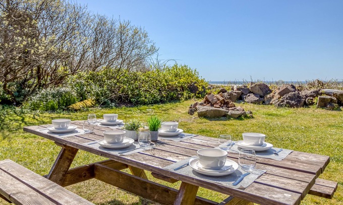 Yachats House | Relaxed, Secluded Oceanfront Cottage has Large Yard and Access to Miles of Beach