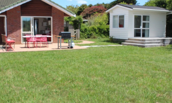 Whitford Cottage | Relaxed Stay with Country Views