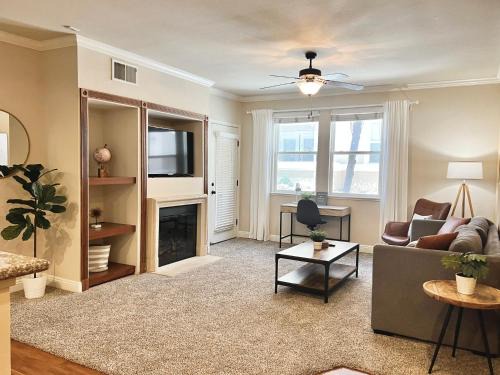 Reno/Tahoe Airport Apartment | Relaxing 2-BR Apt with Pool Hot Tub Gym and Basketball Court Access