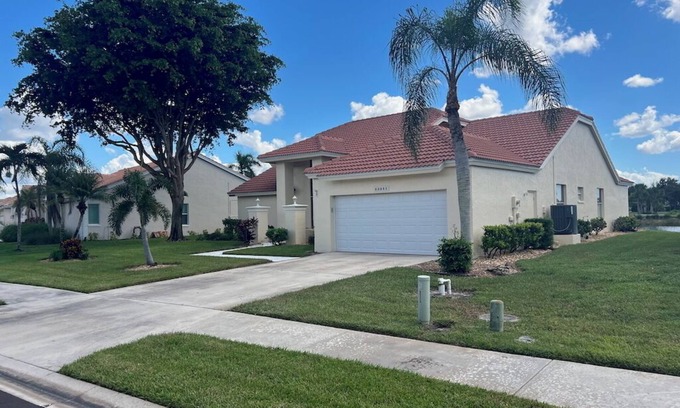 Iona House | Relaxing 3-Bedroom 2-Bath Home Golf and Sanibel and Ft Myers Beaches