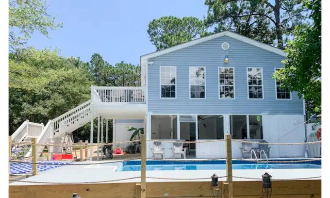 Gautier House | Relaxing 3BR 2BA Waterfront Getaway with Pool & Fishing Pier