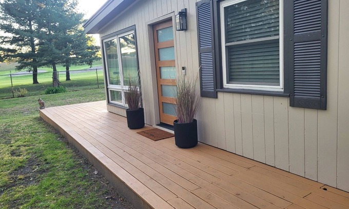 Lakeside House | Relaxing 3BR Home with Golf Course View – Minutes from the lake