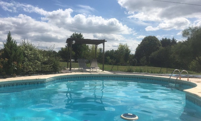 Le Guedeniau Cottage | Relaxing 4-6 Person Gite with Pool in Rural Loire, France