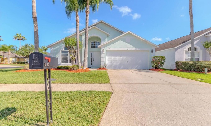 Lake Berkley House | Relaxing 4BR Pool Home in Gated Resort - 12 Min to Disney!