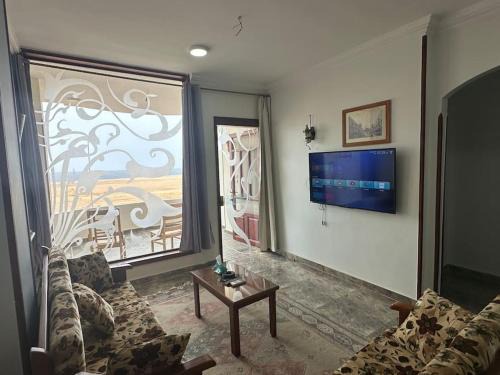 El Quseir Apartment | Relaxing apartment overlooking the sea and 2 terrace on the sea