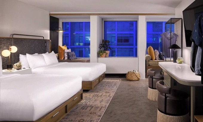 Downtown Washington D.C. Hotel | Relaxing City View Room in the Heart of DC | Near Smithsonian Museums