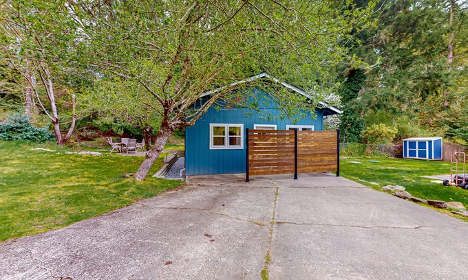 Clinton Cottage | Relaxing cottage with fishing gear, fireplace, gas grill, patio, & kitchenette