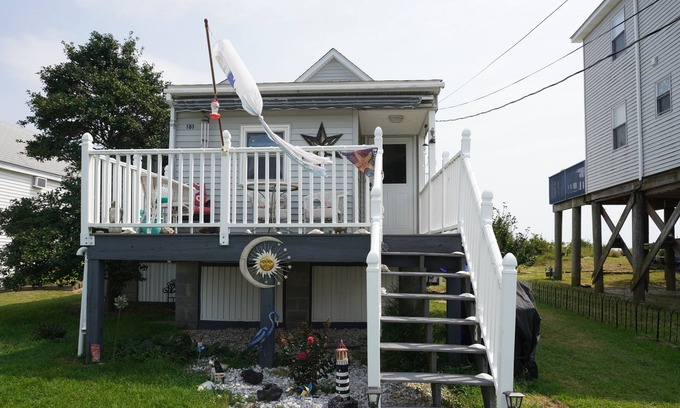 Little Creek Cottage | Relaxing Delaware Bayfront Getaway in Kitts Hummock! 2BR/1BA Cottage, Dover area