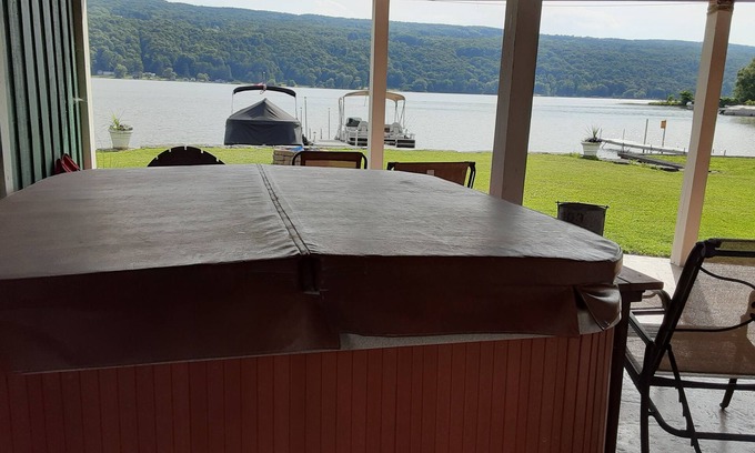 Marietta House | Relaxing, FUN, Comfortable Home on 50 ft. Flat Waterfront. 25 steps to the lake!
