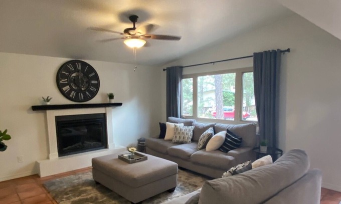 Swiss Manor House | Relaxing Getaway in Flagstaff / Minutes to Downtown & Mt. Elden
