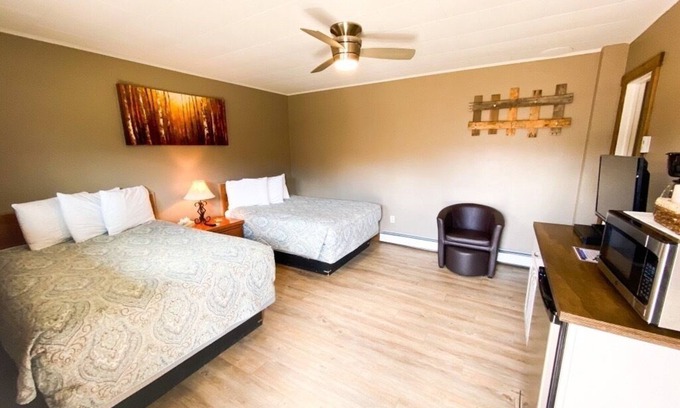 Oak Creek Apartment | Relaxing Getaway in our Rustic at Lodges of Oak Creek!