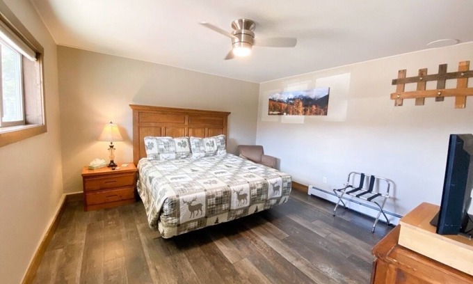 Oak Creek Hotel | Relaxing Getaway in our Picturesque at Lodges of Oak Creek!