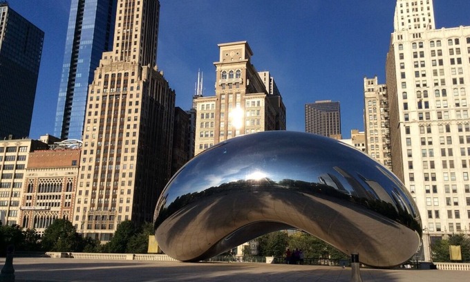 Near North Side Hotel | Relaxing King Stay! Pet-friendly Property w/Gym | Steps to Chicago Riverwalk!