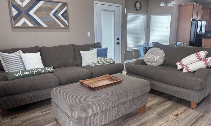 Hot Springs House | Relaxing lake view condo- family and pet friendly!