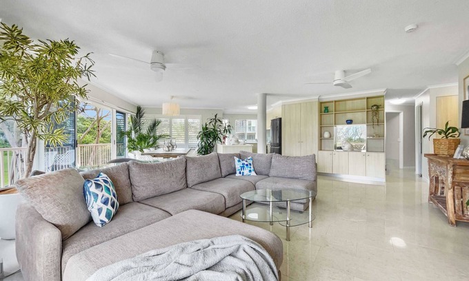 Buddina Apartment | Relaxing Ocean View Apartment in Buddina