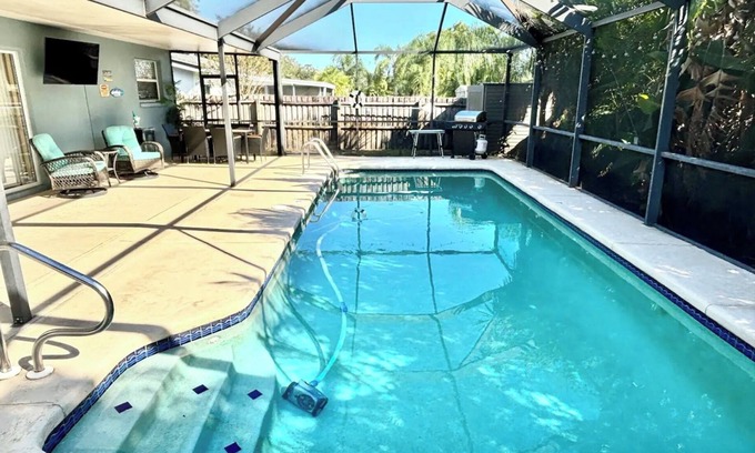 Palm Harbor House | Relaxing Pool Home - Palm Harbor - 3BR - 6PPL