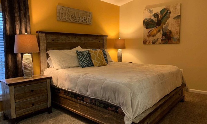 Pigeon Forge Condo | Relaxing Quiet Condo- One block from the Parkway.