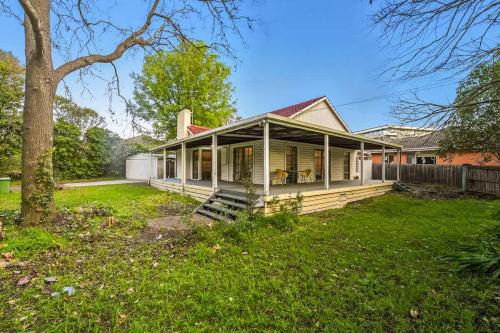 Ringwood House | Relaxing Ringwood Getaway near Mullum Mullum Trail