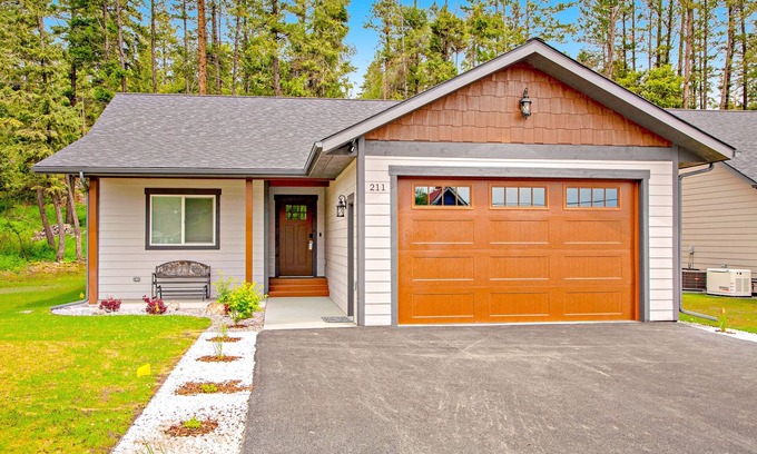 Lakeside House | Relaxing single-level home with a patio, washer/dryer, & central AC