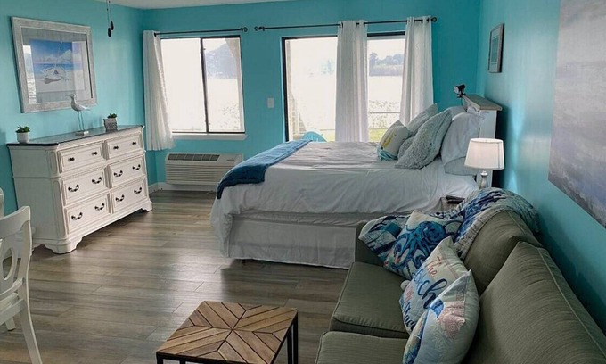 El Centro Beach Condo | Relaxing Studio short walk to beach! Free round of Golf & Activities Daily!