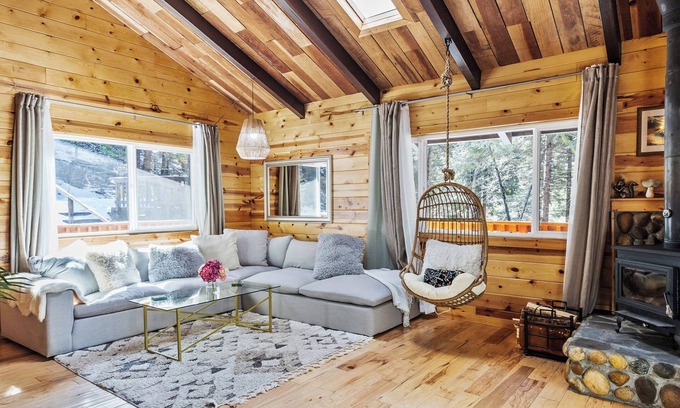 Arnold Cabin | Relaxing Swiss Chalet-Style Cabin