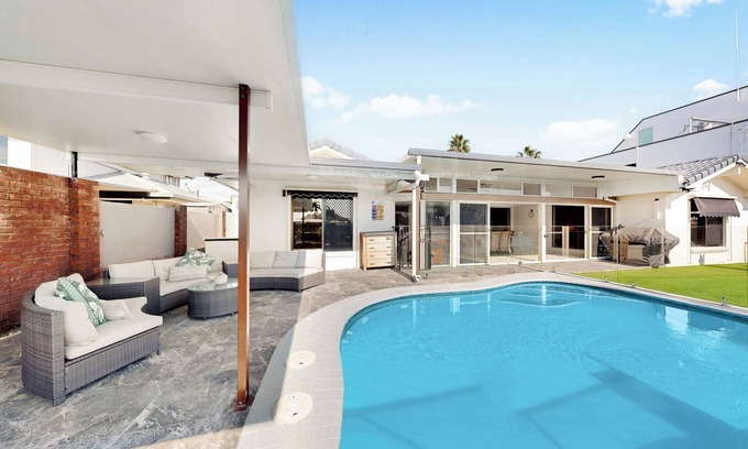 Newport House | Relfections at Newport 5Bedroom Pool and Canal Living