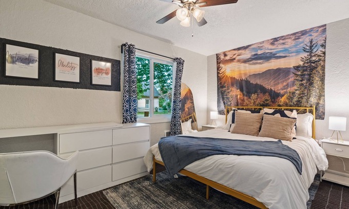 Fairview House | Relocation housing near Portland Airport llarge fenced yard, driveway parking.