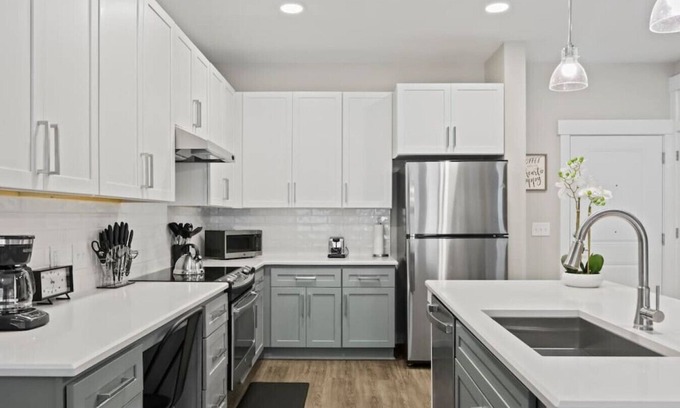 Paw Creek Condo | Reluxme | 1BR Lux Condo in Prime Location!