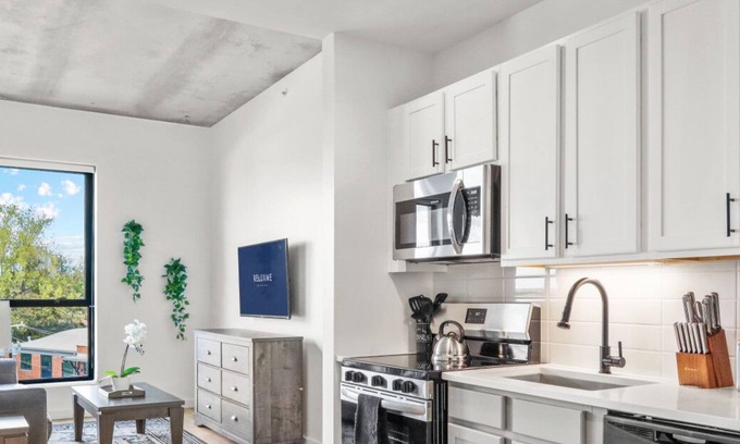 Charlotte Apartment | Reluxme | European Flat Near Uptown King Bed + Gym