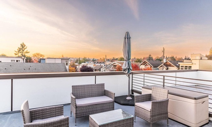 Ballard House | Remarkable Ballard 1BR w/Parking, nr Boutiques & Food, by Blueground