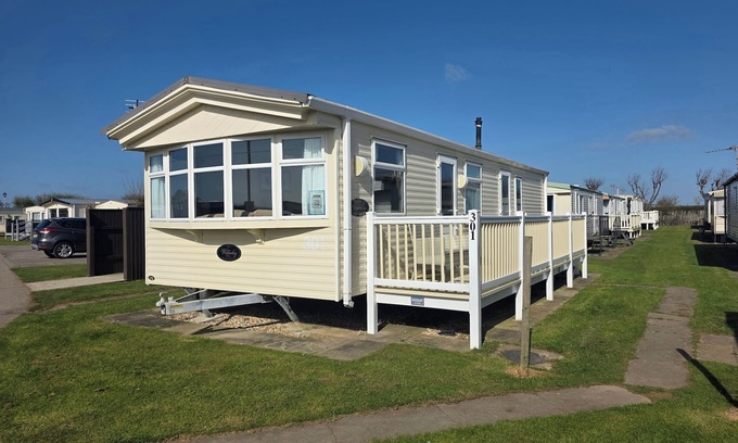 Chapel Saint Leonards Ski Chalet | Remarkable Caravan- Chapel St Leonard's,Skegness