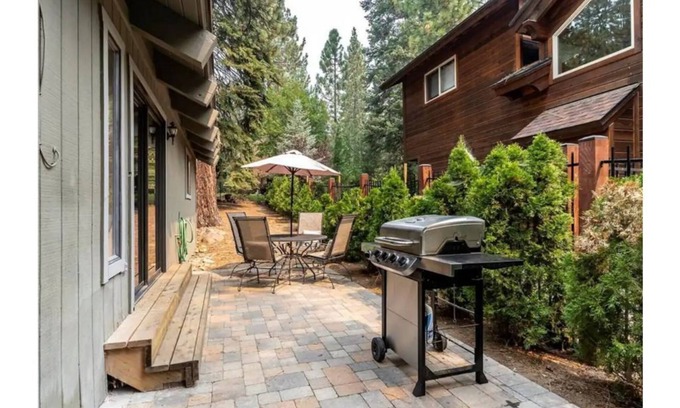 Incline Village Cabin | Remodeled 2 Bedroom Modern Cabin. 12-1 Arcade. Close to Beaches/Golf/Skiing!