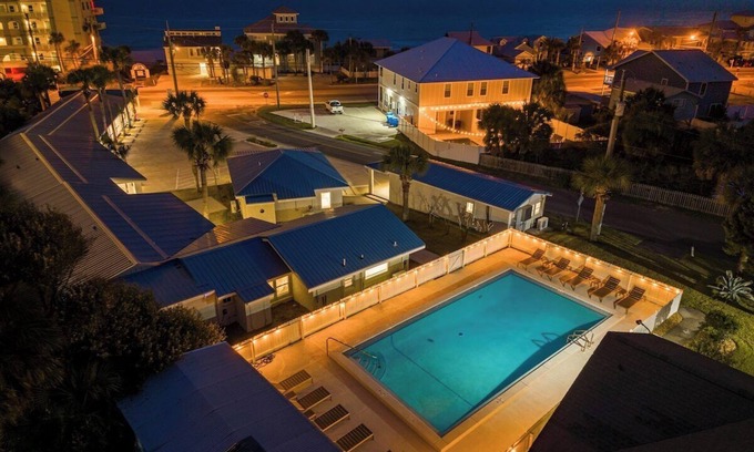 Miramar Beach House | Remodeled Beach Hotel w/Pool 4N