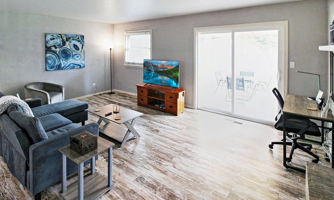 Broken Arrow House | Remodeled Broken Arrow Home -Dogs OK -Safe Location -Fully Privacy Fenced Yard