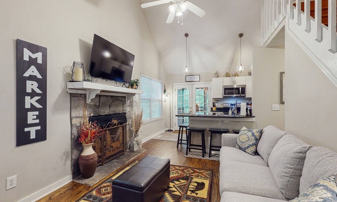 Helen Cabin | Remodeled creek-side cabin with hot tub & woodland view - dog-friendly