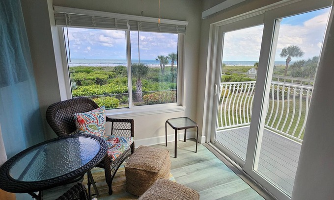 Port Canaveral Condo | Remodeled Direct Oceanview Condo - Pool, Hot Tub, Beach Access, Sleeps 4