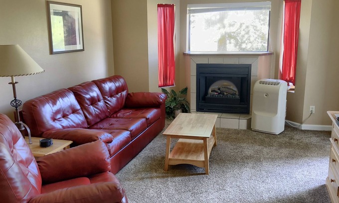 Lead Condo | Remodeled Fully Furnished Barefoot Resort Condo at Terry Peak!