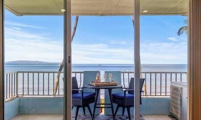 Kihei Apartment | Remodeled prime oceanfront 1 bedroom Kihei gemn