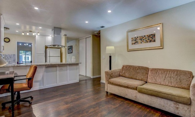 Southeastern Sacramento House | REMODELED Sacramento suburb 3bd/2ba house