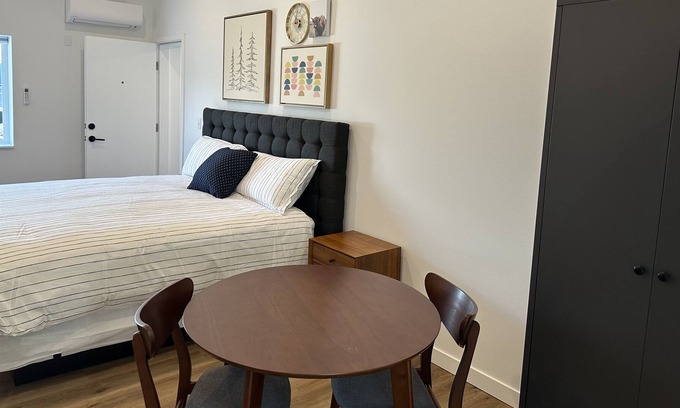 Lynden Apartment | Remodeled studio in the heart of downtown-Sleeps 2