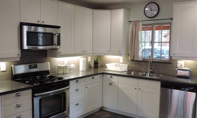 Peter Pan House | Remodeled stylish, 3 bedrooms 2 story log cabin, hottub, sleeps 7 ,PeterPan area