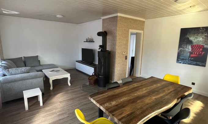 Neumuenster House | Rendsburgerstraße 161 - 4 bedrooms with parking space