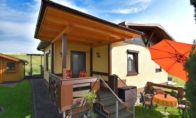 Grossbreitenbach House | Rennsteig Hiking Base