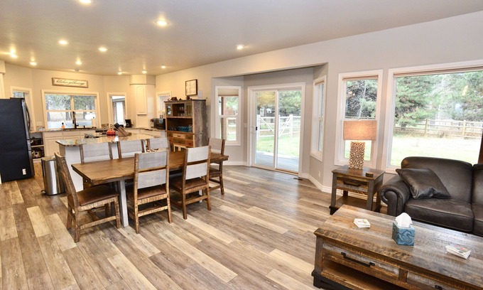 McCall House | Renovare' - Pet friendly - Trailer parking - Hot tub - Fireplace