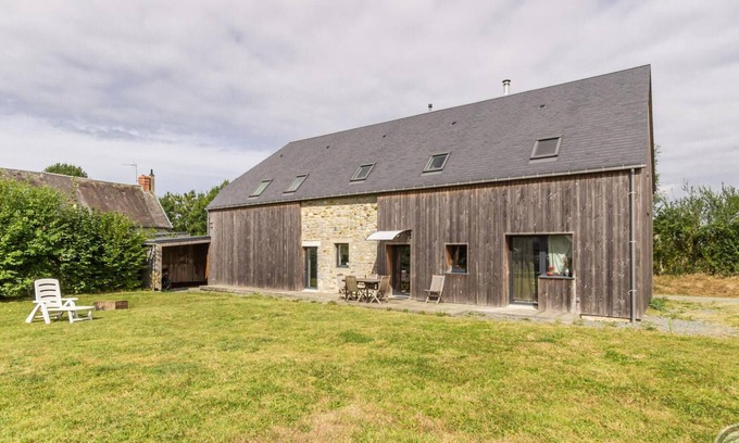 Herenguerville Cottage | Renovated stone house with WIFI and parking in Quettreville-sur-Sienne